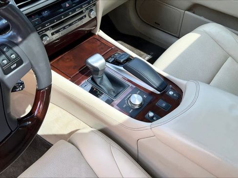 Used 2015 Lexus LS 460 w/ Comfort Package RWD image 15