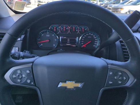 Used 2019 Chevrolet Suburban LT w/ LT Signature Package RWD image 32