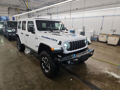 Used 2024 Jeep Wrangler Unlimited Rubicon 4xe AWD/4WD image 7