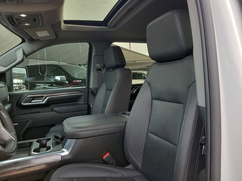 Used 2024 Chevrolet Silverado 2500 LTZ w/ LTZ Convenience Package image 11