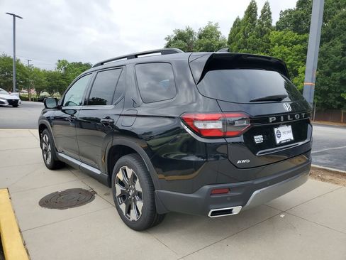 New 2026 Honda Pilot Touring image 4