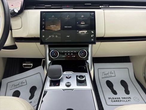 Used 2023 Land Rover Range Rover SE image 37