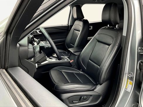 Used 2023 Ford Explorer XLT w/ Equipment Group 202A image 25