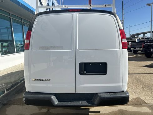 Used 2021 Chevrolet Express 2500 Work Van w/ Driver Convenience Package image 9