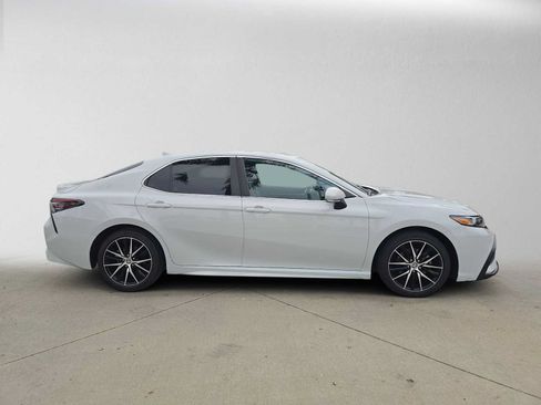 Used 2024 Toyota Camry SE FWD image 2