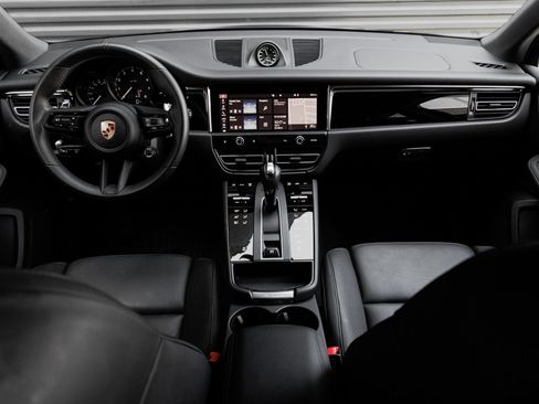 Certified 2026 Porsche Macan AWD/4WD image 16