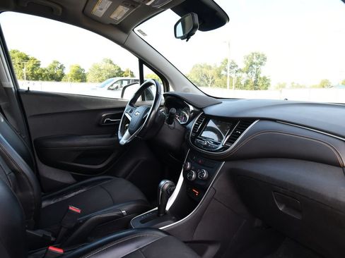 Used 2019 Chevrolet Trax LT w/ LT Convenience Package FWD image 26