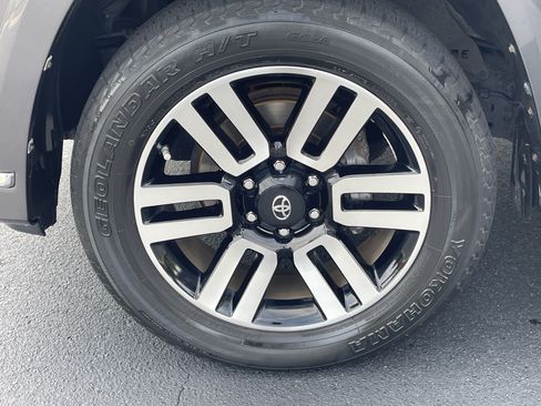 Used 2018 Toyota 4Runner Limited AWD/4WD image 36