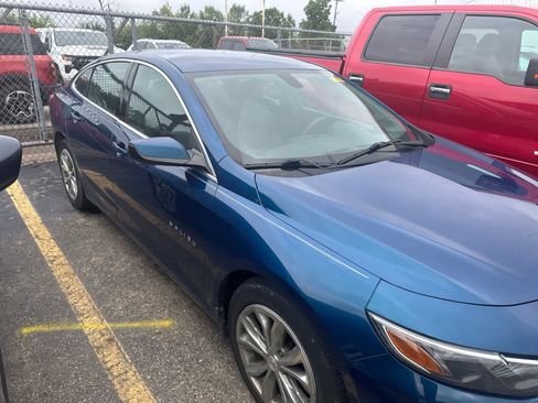 Used 2019 Chevrolet Malibu LT w/ Leather Package FWD image 8