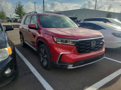 Used 2023 Honda Pilot Touring image 2