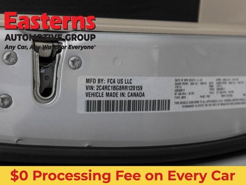 Used 2024 Chrysler Pacifica Touring-L FWD image 37