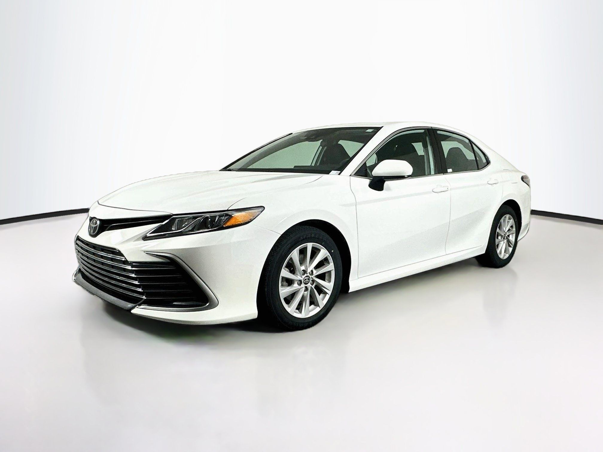 Used 2022 Toyota Camry LE w/ Carpet Mat Package (TMS) FWD image 3