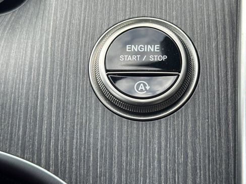 Used 2025 Mercedes-Benz C 300 Sedan image 21