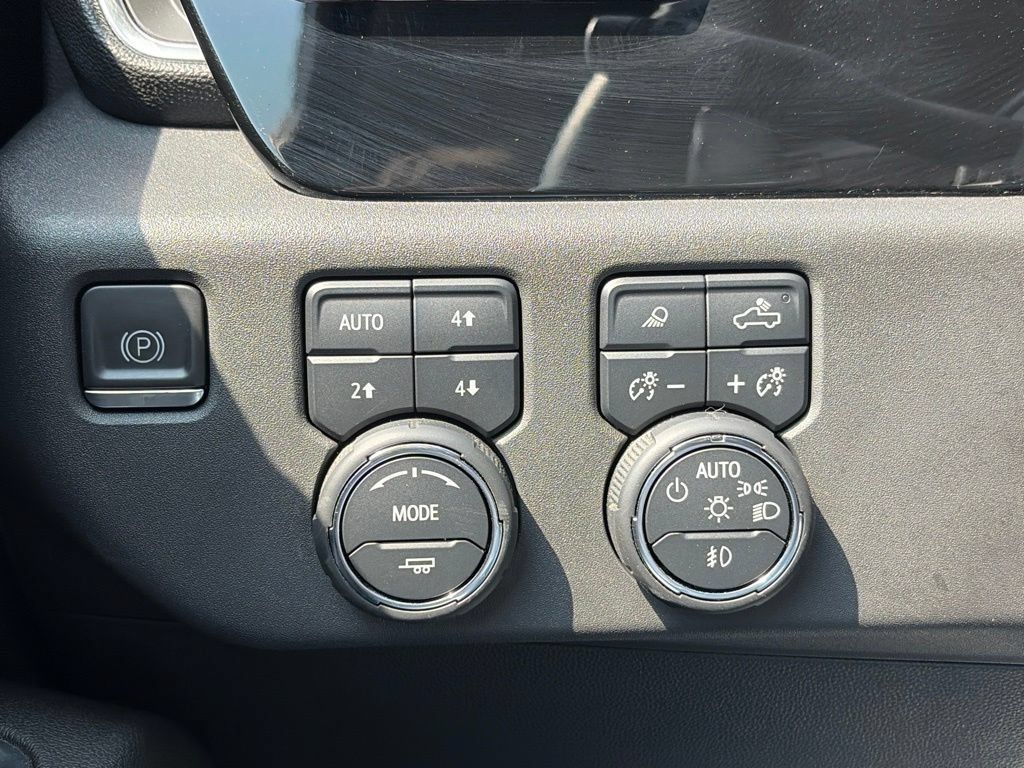 Used 2023 Chevrolet Silverado 1500 LT Trail Boss w/ Convenience Package II AWD/4WD image 11
