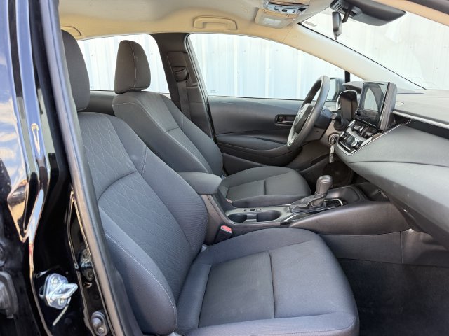 Used 2025 Toyota Corolla LE FWD image 27