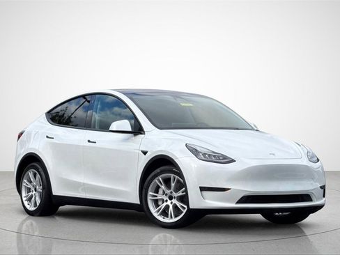 Used 2023 Tesla Model Y Long Range image 2
