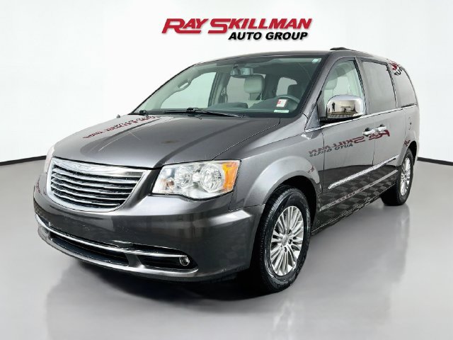 Used 2015 Chrysler Town & Country Touring-L w/ Driver Convenience Group FWD image 3