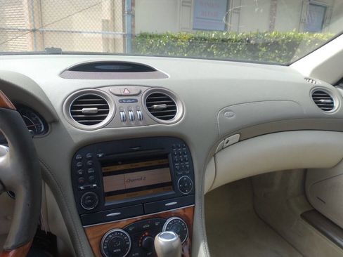 Used 2012 Mercedes-Benz SL 550 image 7