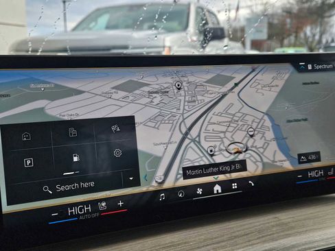 Used 2025 BMW 330i xDrive Sedan w/ Convenience Package image 29