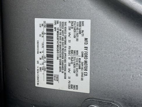 Used 2021 Ford Explorer Limited w/ Equipment Group 301A AWD/4WD image 12