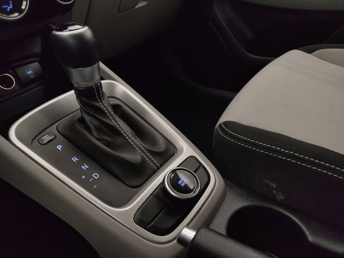 Used 2024 Hyundai Venue SEL image 26