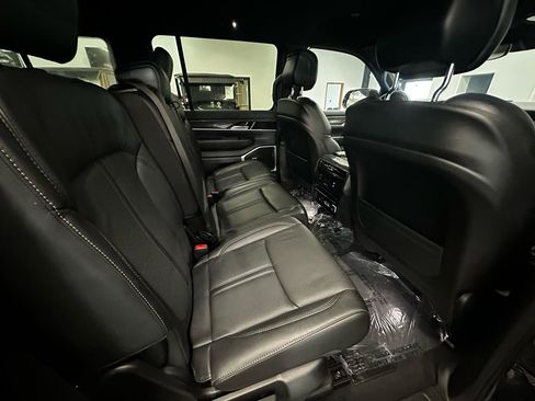 Used 2022 Jeep Wagoneer Series II image 17