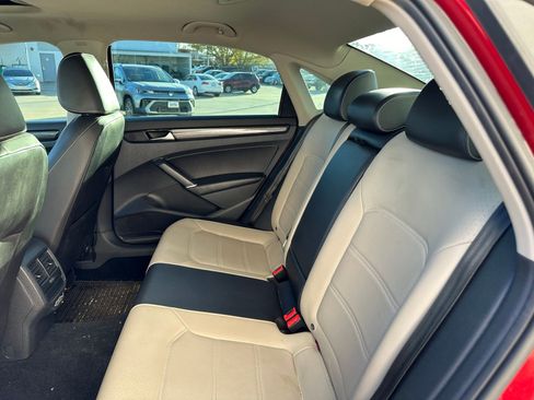 Used 2020 Volkswagen Passat 2.0T R-Line image 12