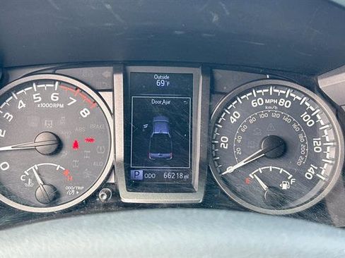 Used 2019 Toyota Tacoma TRD Sport image 26