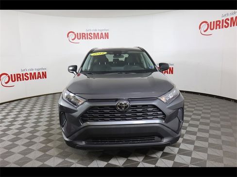 Used 2019 Toyota RAV4 LE image 11