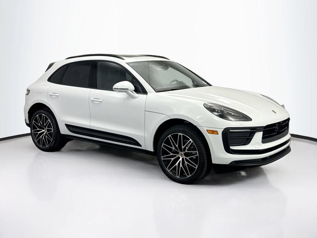 Used 2026 Porsche Macan AWD/4WD image 9