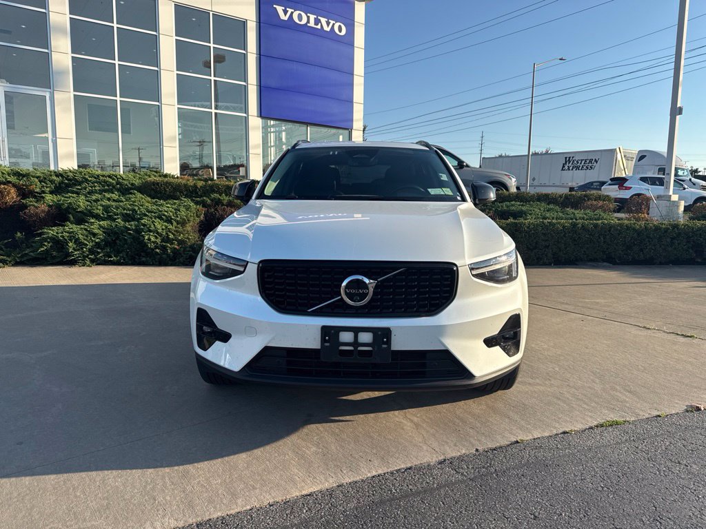 Used 2026 Volvo XC40 B5 Plus AWD/4WD image 2