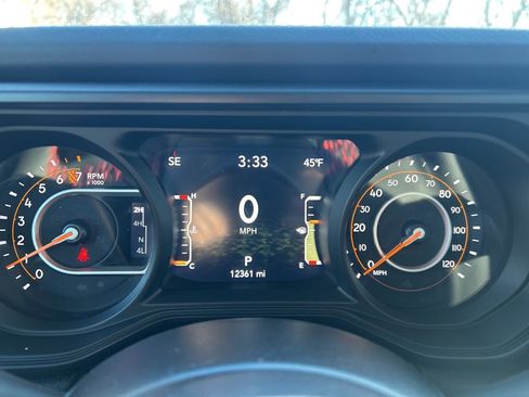 Used 2024 Jeep Gladiator Rubicon w/ Technology Group image 19