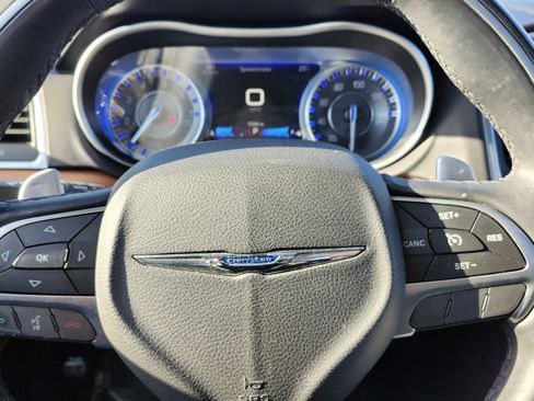 Used 2016 Chrysler 300 C Platinum image 24