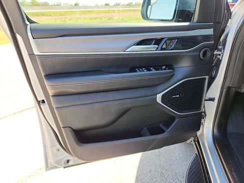 New 2025 Jeep Wagoneer L Series II w/ Convenience Group I AWD/4WD image 13