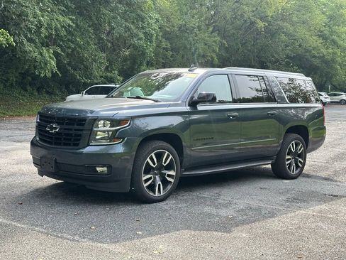 Used 2020 Chevrolet Suburban Premier w/ Premier 6.2L Value Package AWD/4WD image 2