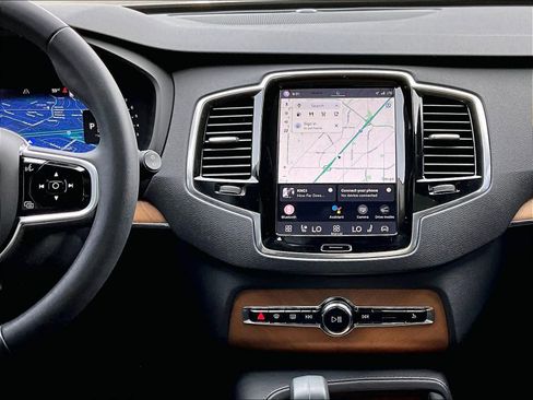 Used 2023 Volvo XC90 B6 Plus w/ Protection Package Premier image 9