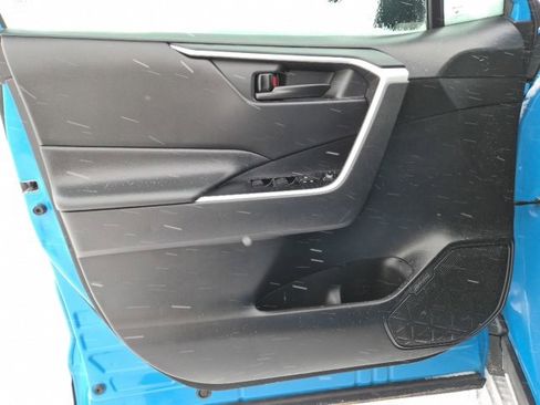 Used 2020 Toyota RAV4 LE image 12