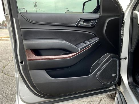 Used 2019 GMC Yukon XL SLT w/ Premium Edition image 18