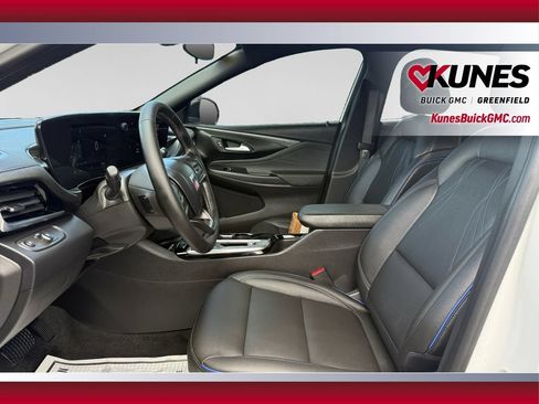 Used 2025 Buick Envista Sport Touring w/ Experience Buick Package FWD image 19