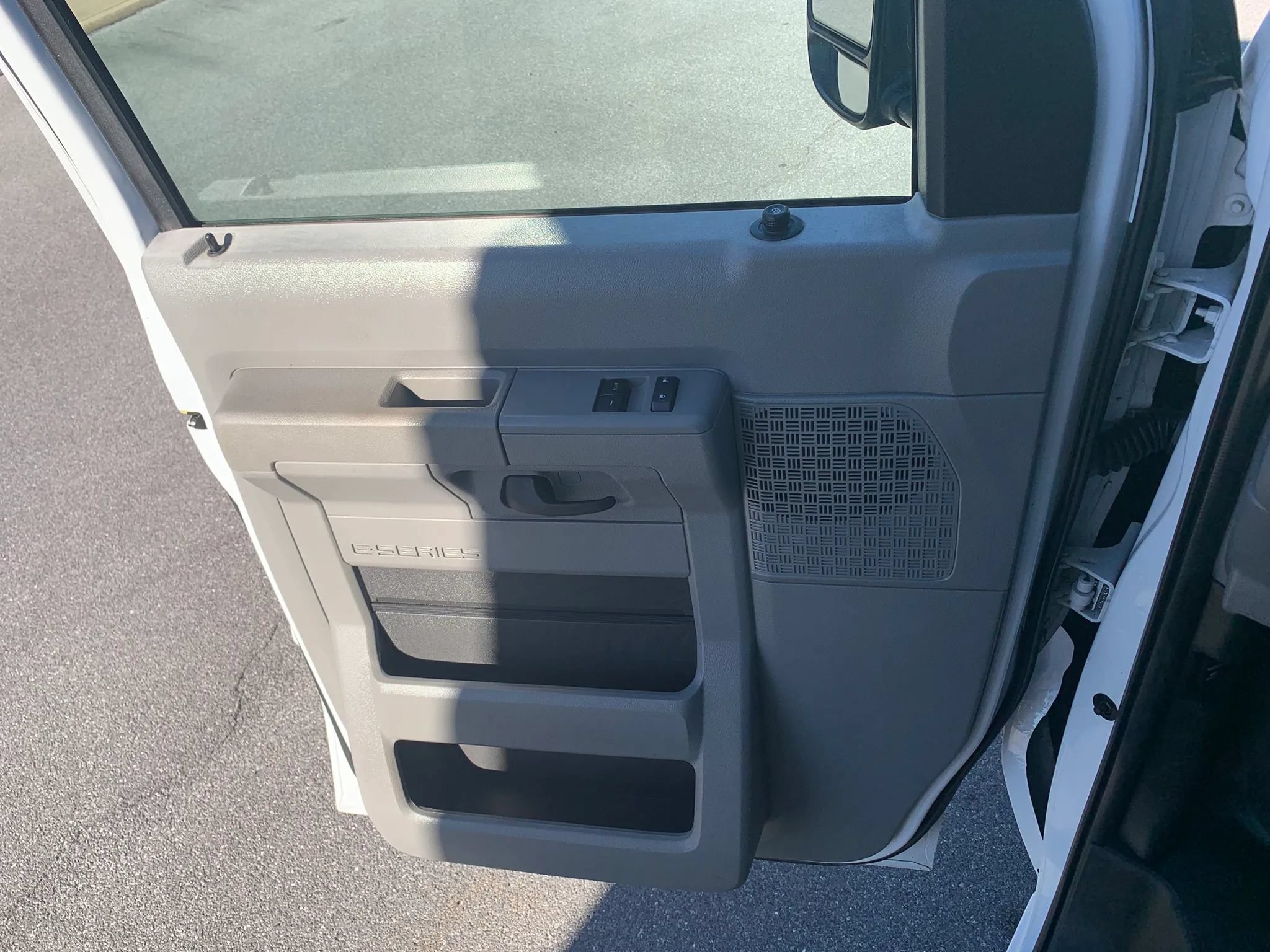 Used 2017 Ford E-450 and Econoline 450 Super Duty w/ Power Windows & Locks Group RWD image 8