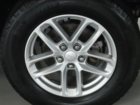 Used 2023 Jeep Grand Cherokee Laredo X AWD/4WD image 38