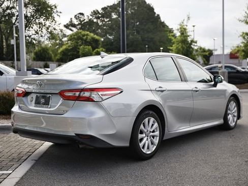 Used 2019 Toyota Camry LE FWD image 7