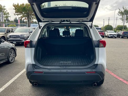 Used 2021 Toyota RAV4 LE AWD/4WD image 8
