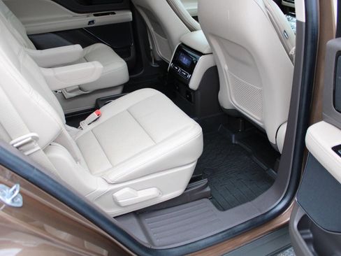 Used 2022 Lincoln Aviator Reserve w/ Equipment Group 201A image 42