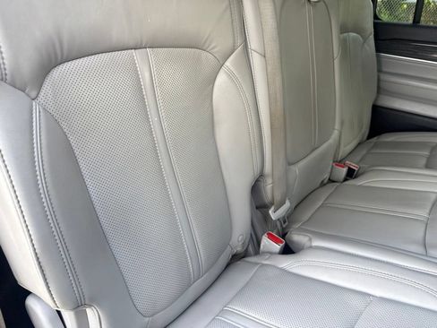 Used 2022 Jeep Wagoneer Series II RWD image 13