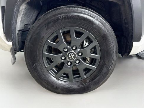 Used 2025 Toyota 4Runner SR5 AWD/4WD image 15
