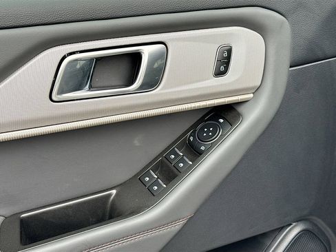Used 2025 Ford Explorer Active w/ Active Comfort Package image 13