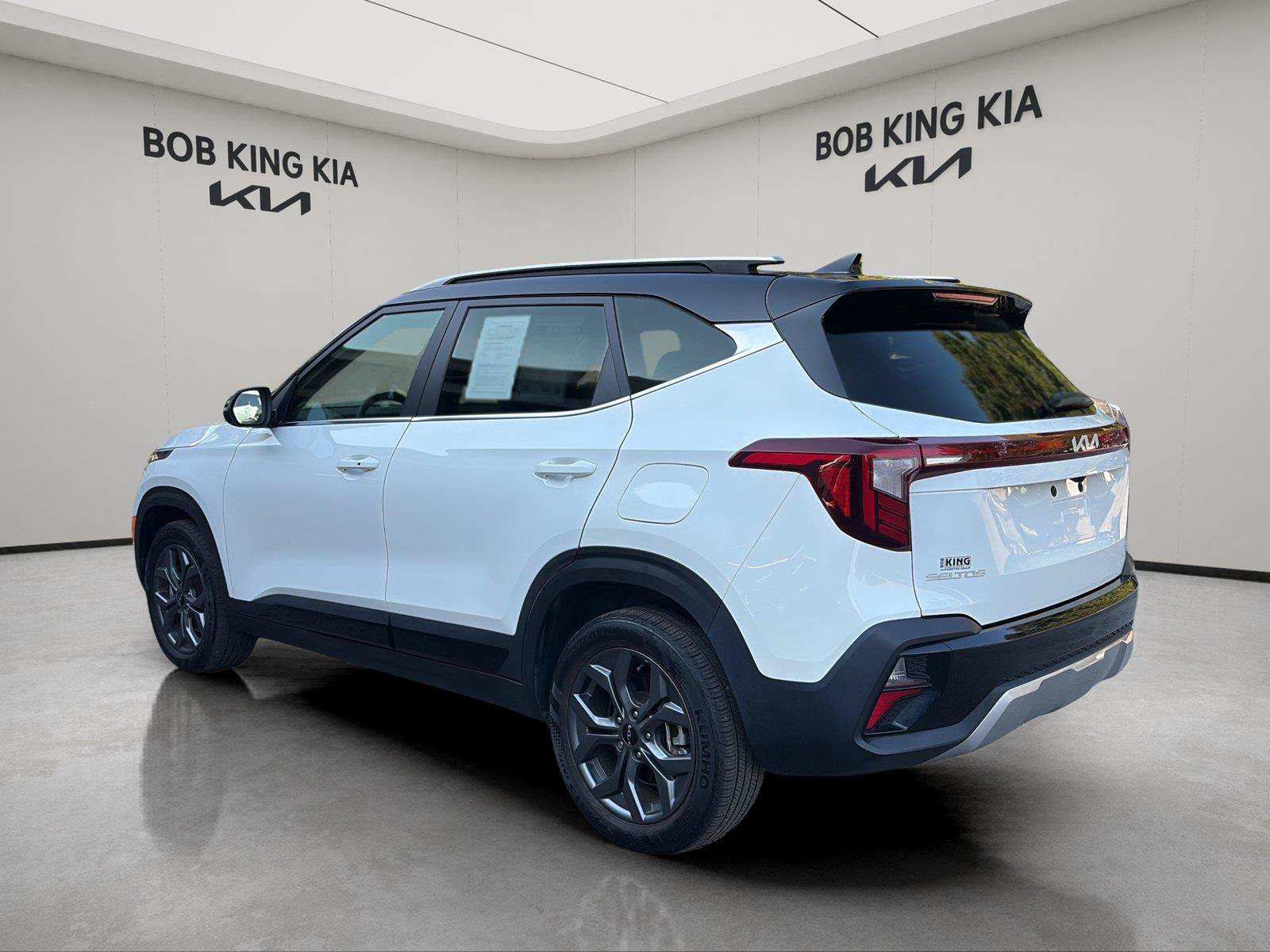 Used 2024 Kia Seltos S AWD/4WD image 3