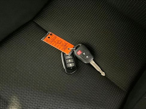 Used 2018 Toyota RAV4 XLE AWD/4WD image 15
