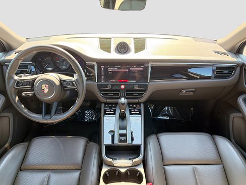 Used 2024 Porsche Macan image 16
